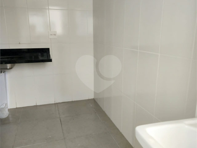 Casa à venda com 2 quartos, sendo 1 suíte,  no condomínio Residencial Sanches, São Paulo - SP