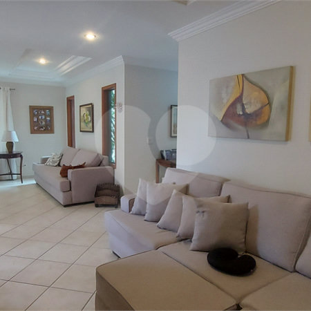 Sobrado à venda com 3 quartos, sendo 1 suíte, em Jardim Santa Rosália, Sorocaba, SP