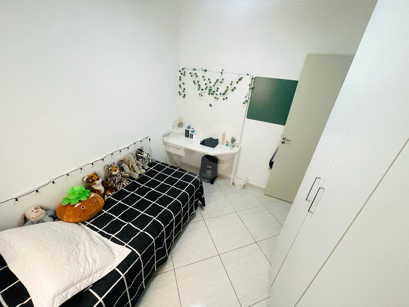 Casa à venda com 3 quartos, sendo 1 suíte,  no condomínio Rafaela I, São Paulo - SP