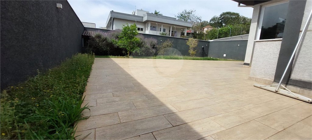 Casa à venda com 3 suítes no condomínio Figueira Garden, Atibaia - SP