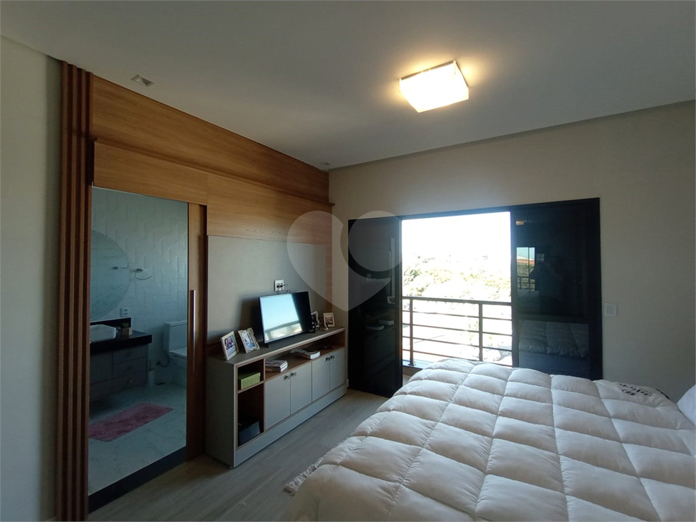 Casa à venda com 3 quartos, sendo 1 suíte, no condomínio Lago dos Ipês, Itapetininga - SP