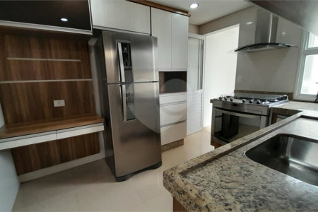 Casa à venda com 3 quartos, sendo 1 suíte, no condomínio Residencial Jardins, São Bernardo do Campo - SP