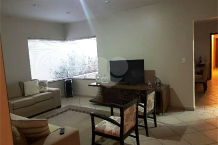 Casa à venda com 4 quartos, sendo 1 suíte, no condomínio Residencial Esplanada, Salto - SP