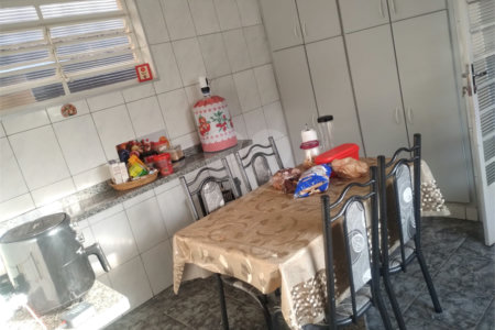 Casa à venda com 4 quartos, sendo 1 suíte, em Jardim Celani, Salto, SP