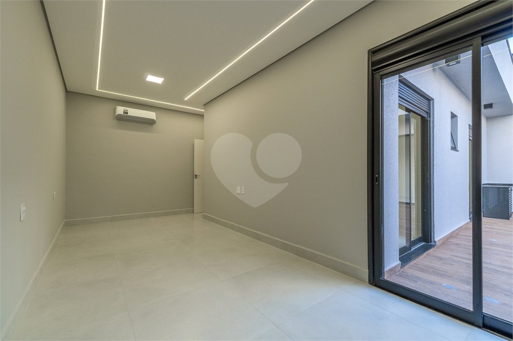 Indaiatuba - SP - Condominio Dona Lucilla - Valor R$2.295.000,00 - 3 suítes + escritório + lavabo - Terreno: 300m2 - Construção: 188m2 - Diferenciais - Móveis planejados no escritório, sala de TV, lavabo, cozinha, área gourmet, lavanderia, banheiros e closet - Ar condicionado em todos os ambie