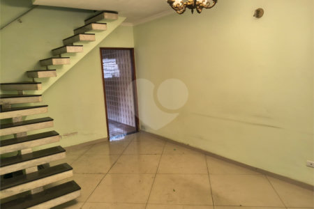Sobrado à venda com 3 quartos em Vila Paulo Silas, São Paulo, SP