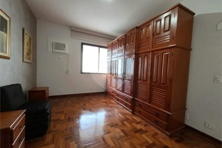 Apartamento à venda com 2 quartos, sendo 1 suíte,  em Laranjeiras, Rio de Janeiro, RJ