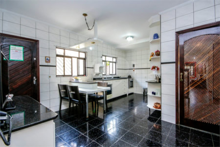 Casa à venda com 6 quartos, sendo 4 suítes, em Vila Anglo Brasileira, São Paulo, SP