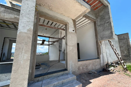 Casa à venda com 4 suítes no condomínio Itapora, Atibaia - SP
