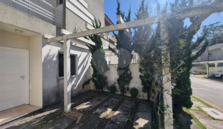 Sobrado à venda com 3 quartos, sendo 1 suíte,  em Jardim Belizário, Cotia, SP