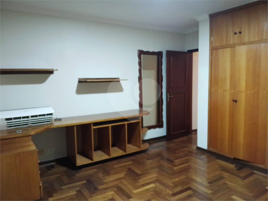 Sobrado à venda com 4 quartos, sendo 1 suíte, em Interlagos, São Paulo, SP