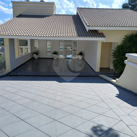 Casa à venda com 4 quartos, sendo 2 suítes, no condomínio Flamboyant, Atibaia - SP