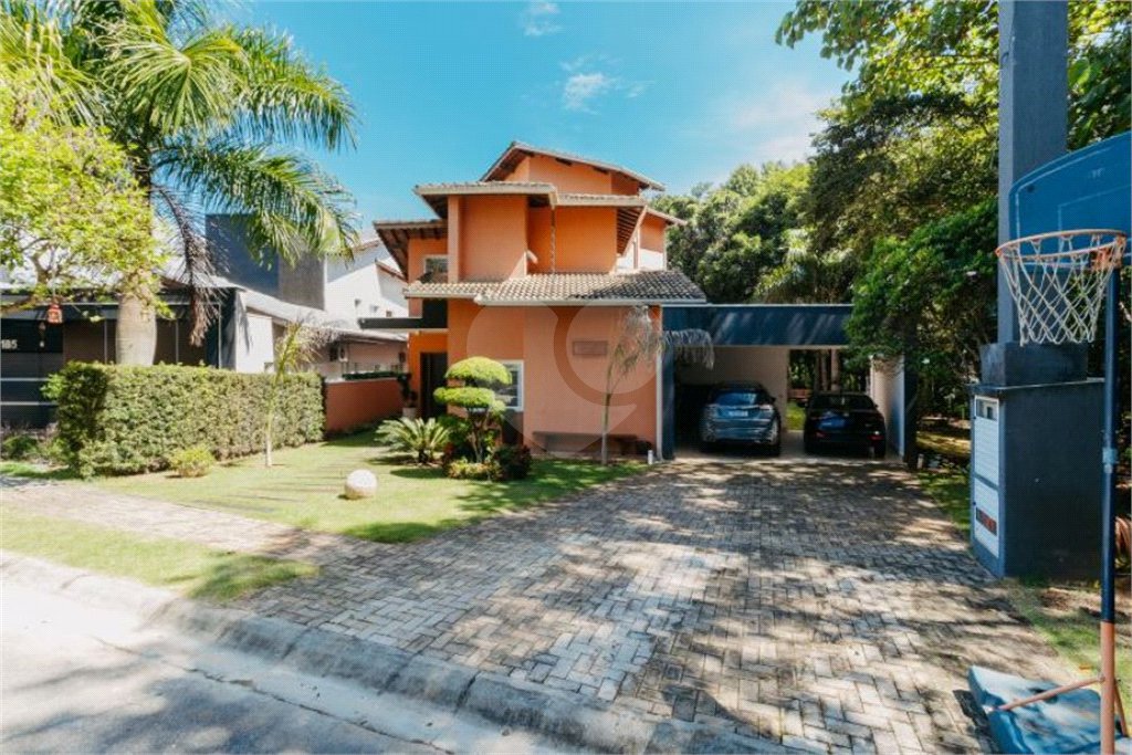 Casa à venda com 5 quartos, sendo 4 suítes, no condomínio Figueira Garden, Atibaia - SP