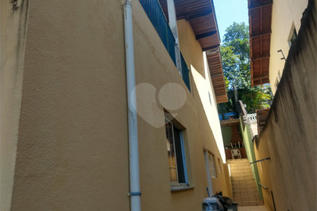 Sobrado à venda com 4 quartos, sendo 1 suíte, em Parque dos Príncipes, São Paulo, SP