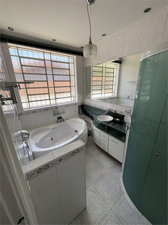 Sobrado à venda com 6 quartos, sendo 1 suíte, em Vila Nova Conceição, São Paulo, SP