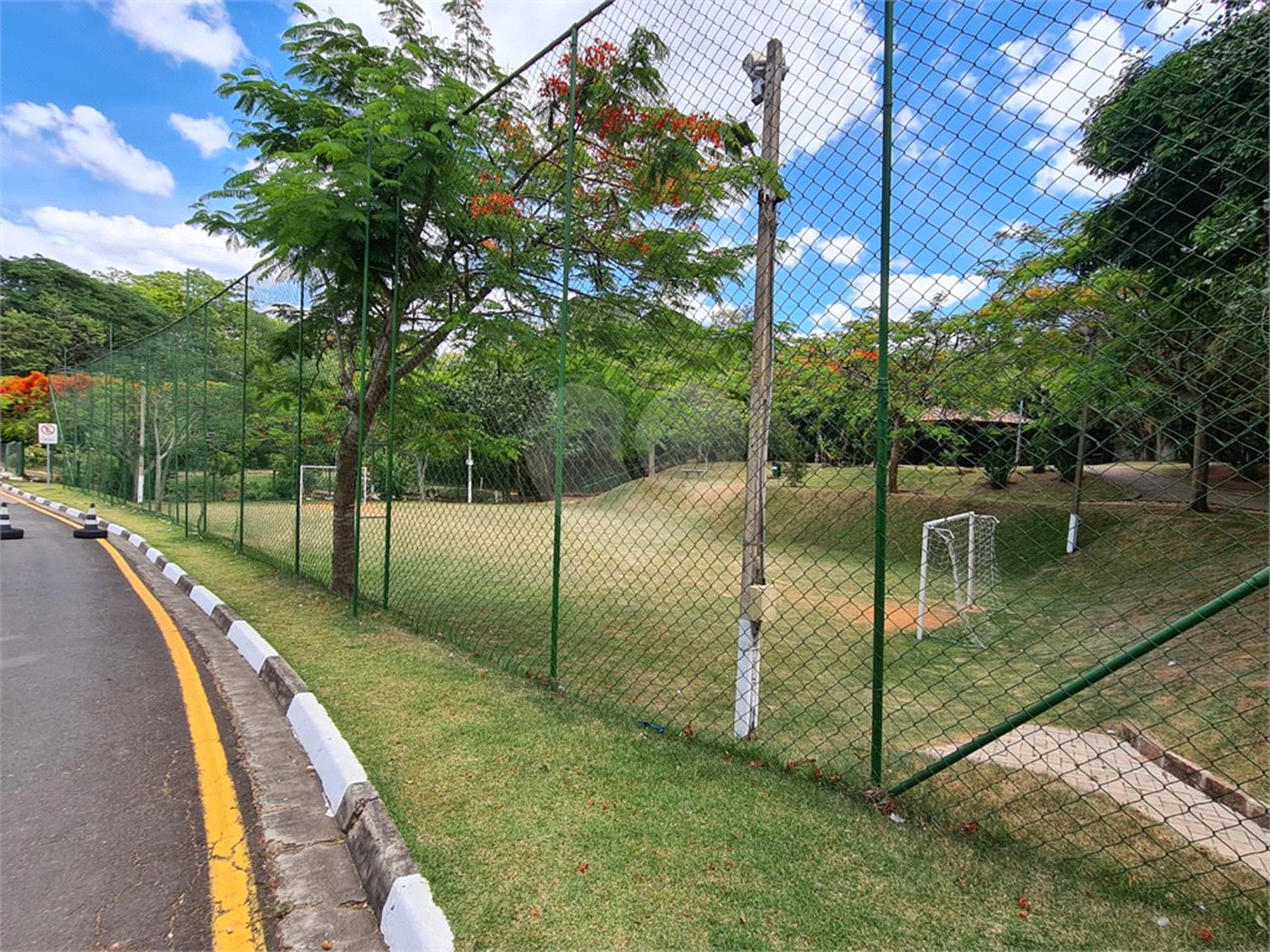 Casa à venda com 3 suítes no condomínio Terras de São Francisco, Vinhedo - SP