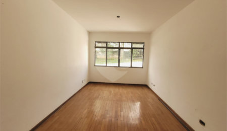 Casa à venda com 3 quartos, sendo 1 suíte,  em Parque Maria Domitila, São Paulo, SP
