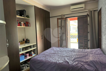 Sobrado a venda na Mooca, com 120m2, 2 dormitórios e 2 vagas - Estuda permuta.
