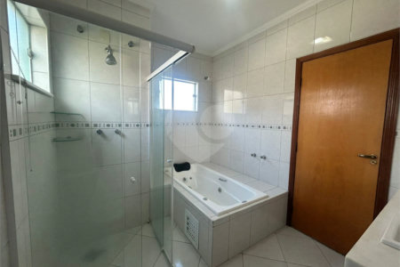 Casa à venda com 4 quartos, sendo 1 suíte,  no condomínio Lago da Boa Vista, Sorocaba - SP