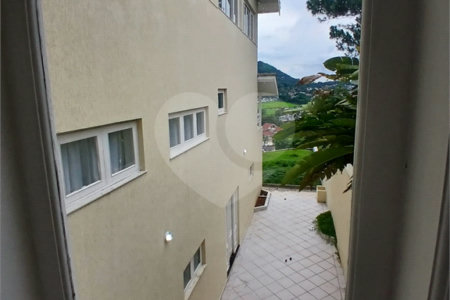 Casa à venda com 4 quartos, sendo 2 suítes, no condomínio Flamboyant, Atibaia - SP