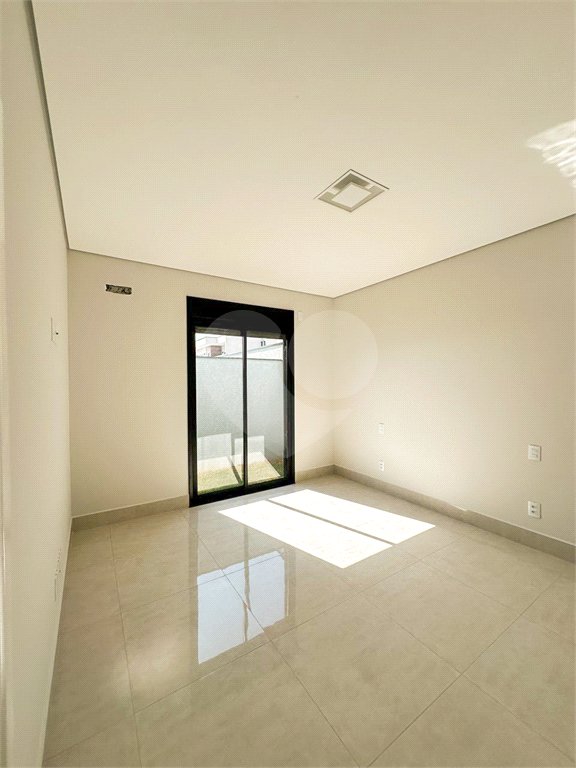 Casa à venda com 3 quartos, sendo 1 suíte, no condomínio Residencial Mont'alcino, Valinhos - SP