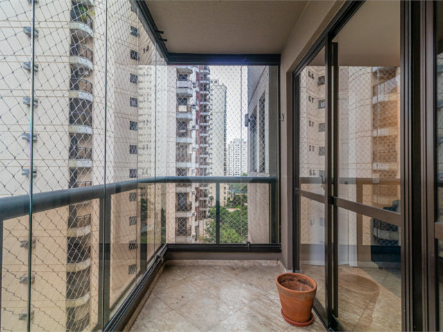 Apartamento à venda com 2 suítes em Moema, São Paulo, SP