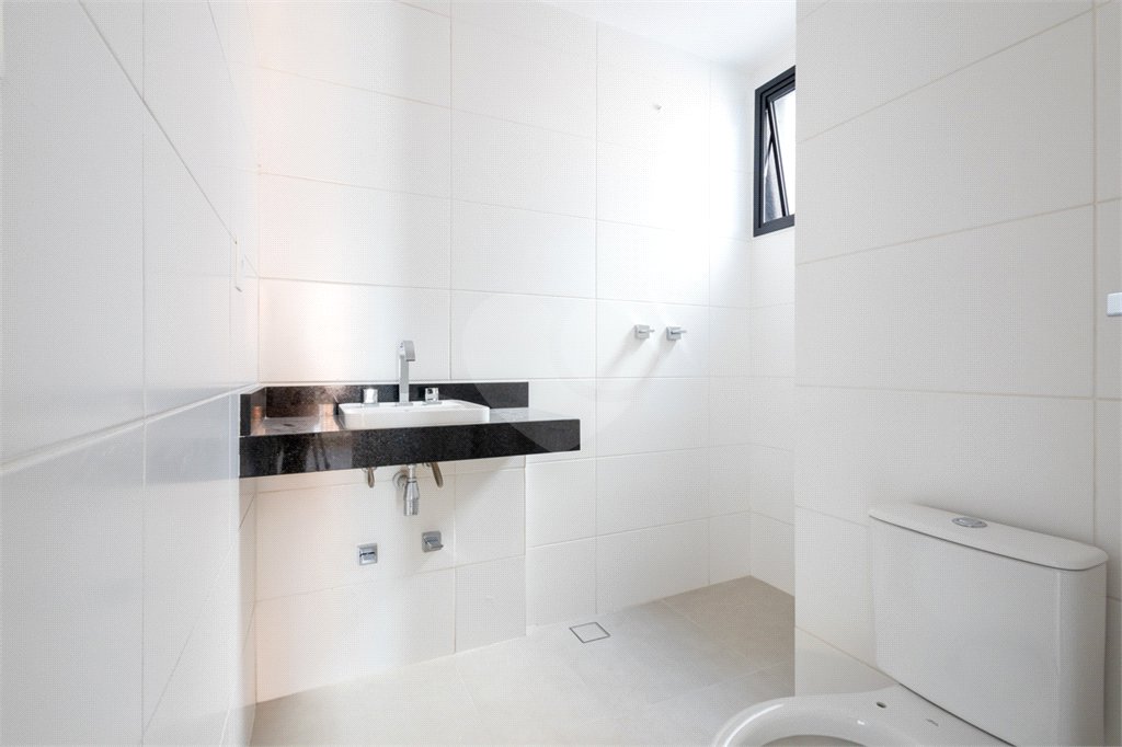 Casa à venda com 3 quartos, sendo 1 suíte, no condomínio Cubie Tutoia, São Paulo - SP