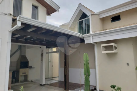 Casa à venda com 4 quartos, sendo 3 suítes, no condomínio Vila Inglesa, Sorocaba - SP