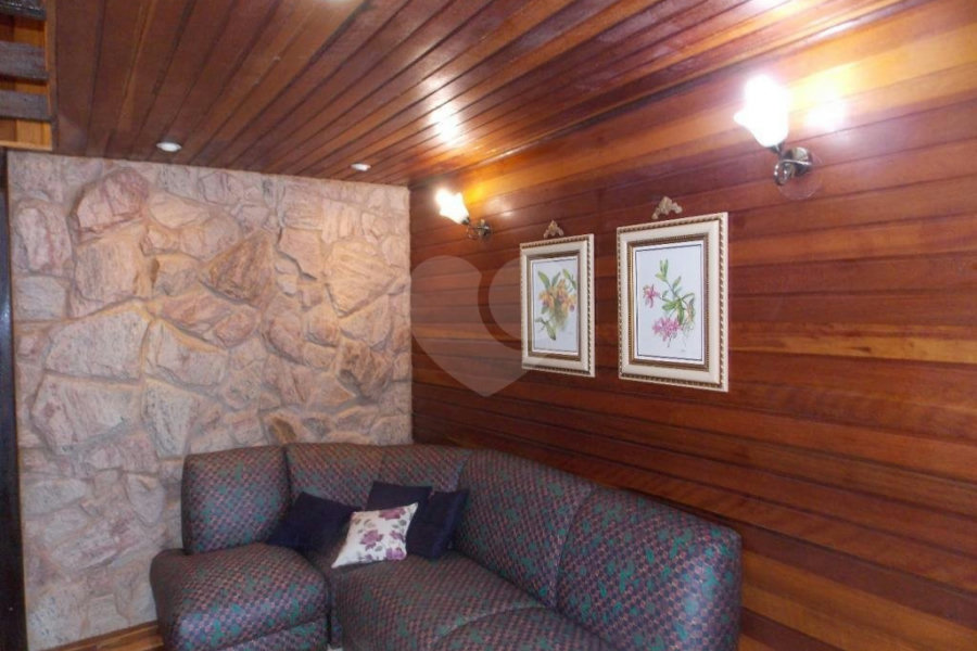 Sobrado à venda com 6 quartos, sendo 4 suítes, em Parque Petrópolis, Mairiporã, SP