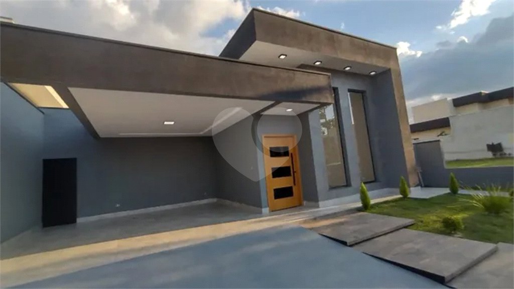 Casa à venda com 3 quartos, sendo 1 suíte,  no condomínio Terras do Vale, Caçapava - SP
