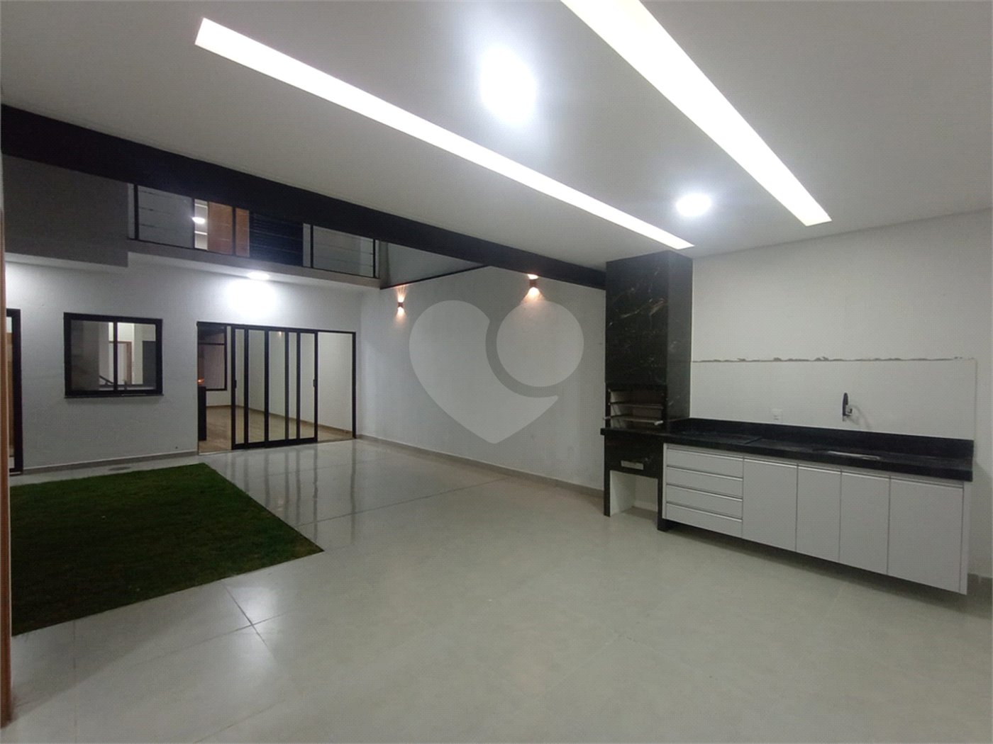 Casa à venda com 3 quartos, sendo 2 suítes, no condomínio Vila Rica, Indaiatuba - SP