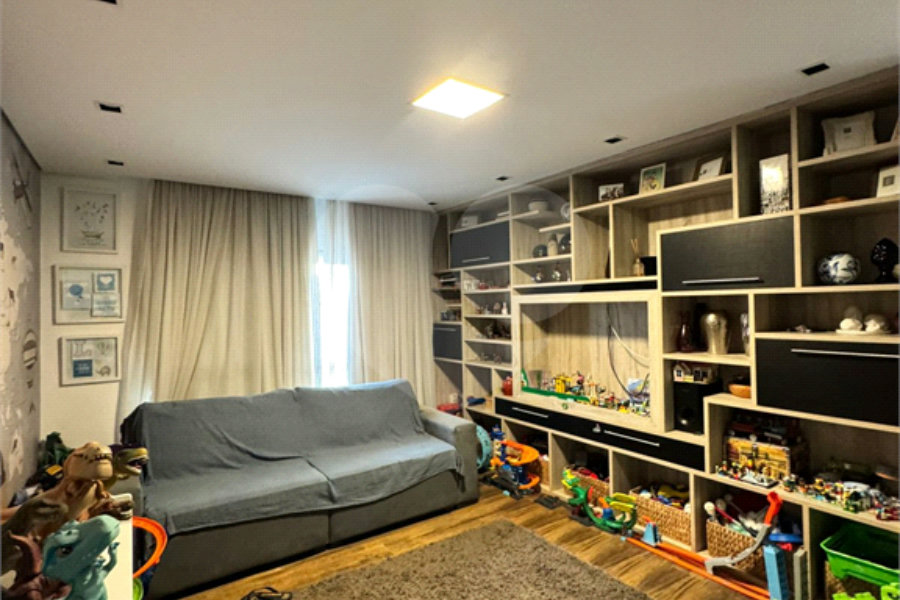 Sobrado à venda com 3 quartos, sendo 2 suítes, em Tremembé, São Paulo, SP
