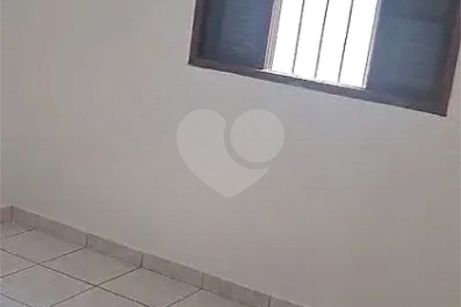 Sobrado à venda com 2 quartos em Vila Zat, São Paulo, SP
