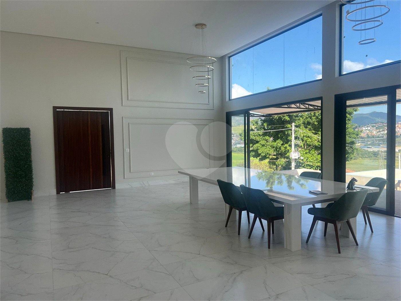 Casa à venda com 3 quartos, sendo 2 suítes,  no condomínio Residencial Alto da Floresta, Bom Jesus dos Perdões - SP