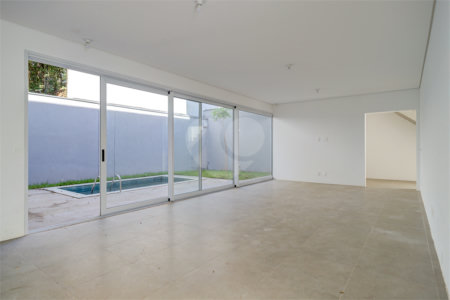 Casa à venda ou para alugar com 3 suítes no condomínio Jardim Flora, São Paulo - SP