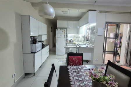Casa de vila com 3 dormitórios sendo 2 suítes em Santana