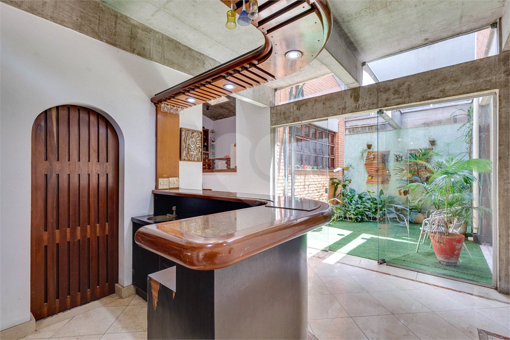 Sobrado à venda com 4 quartos, sendo 1 suíte, em Alto da Boa Vista, São Paulo, SP