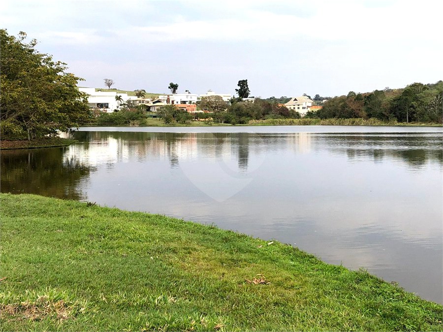 Casa à venda com 3 suítes no condomínio Village Ipanema I, Araçoiaba da Serra - SP