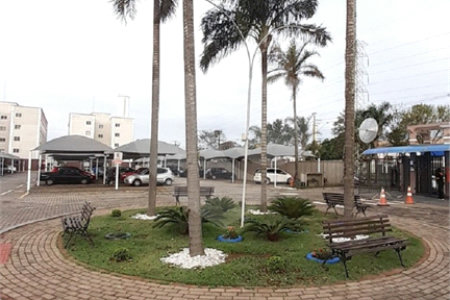 Apartamento no Condomínio Monte Azul .