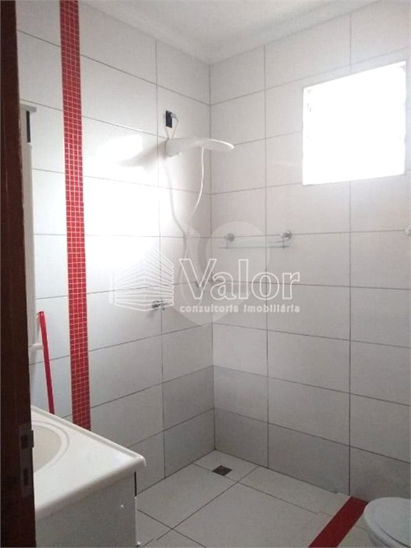 Casa Térrea com 3 dormitórios, sendo 1 suíte.