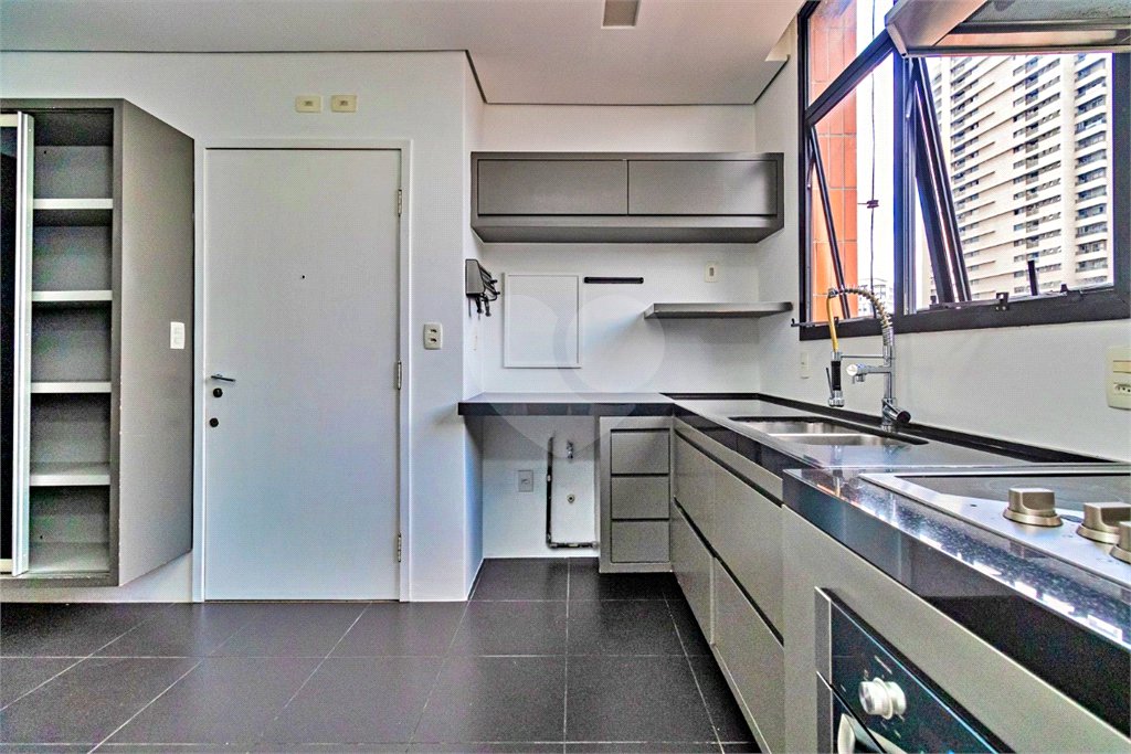 Apartamento à venda com 3 quartos, sendo 1 suíte, em Vila Olímpia, São Paulo, SP