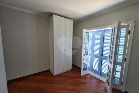 Casa à venda com 3 suítes no condomínio Estância Marambaia, Vinhedo - SP