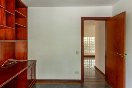 Casa à venda com 4 quartos, sendo 3 suítes,  no condomínio Vila das Flores, São Paulo - SP