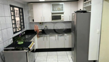 Sobrado à venda com 3 quartos, sendo 1 suíte,  em Parque Naçoes Unidas, São Paulo, SP