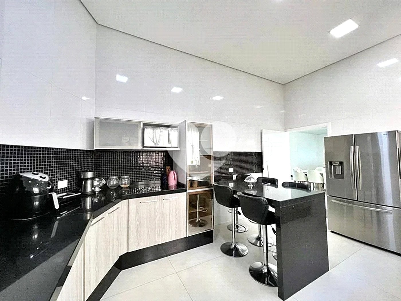 Casa à venda ou para alugar com 4 suítes no condomínio Alpes da Cantareira, Mairiporã - SP