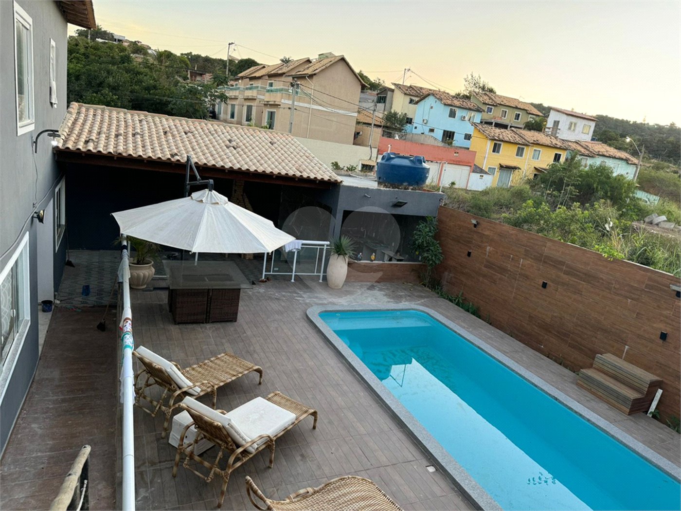 Casa em condomínio à venda com 3 quartos, sendo 2 suítes,  em Praia Rasa, Armação dos Búzios, RJ