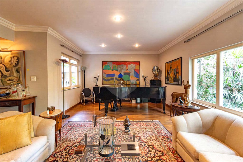 Casa Térrea à venda com 4 quartos, sendo 2 suítes, em Jardim Europa, São Paulo, SP