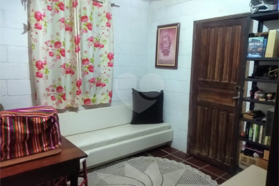 Casa à venda com 3 quartos, sendo 1 suíte, no condomínio Cinco Lagos, Mairiporã - SP