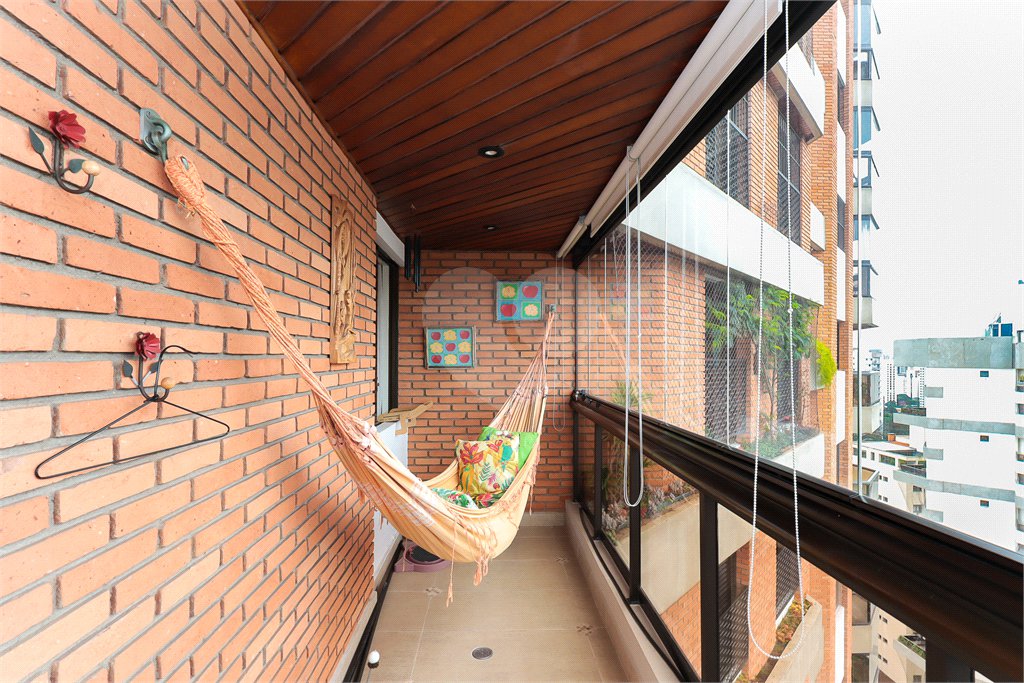Apartamento à venda com 3 quartos, sendo 2 suítes, em Campo Belo, São Paulo, SP