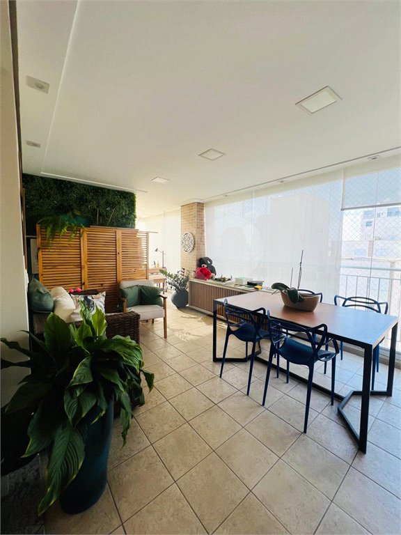 Apartamento à venda com 3 quartos, sendo 1 suíte, em Alto da Boa Vista, São Paulo, SP